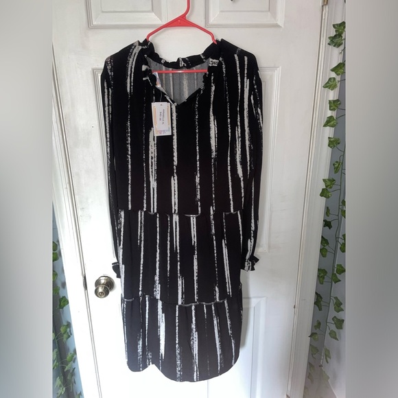 LulaRoe Annabelle, Vertical Striped Dress - Picture 3 of 8